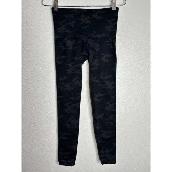 Spanx Women’s Look At Me Now Seamless Leggings Black Camo Slimming Size M - Picture 3 of 5